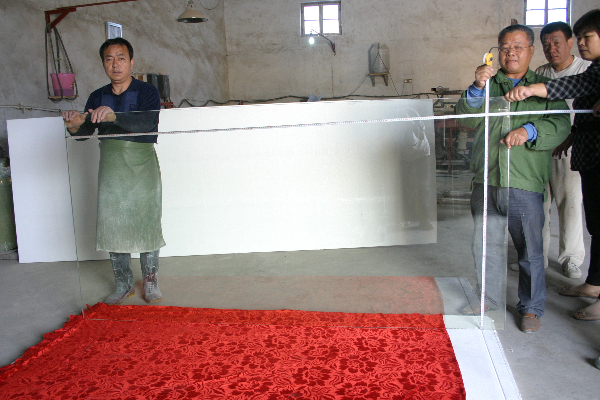 鉛板廠(chǎng)技術(shù)員講訴:鉛玻璃的保養(yǎng)及注意事項(xiàng)